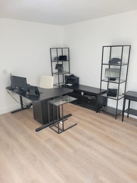 Building Photo - 570 N Tropic Ln