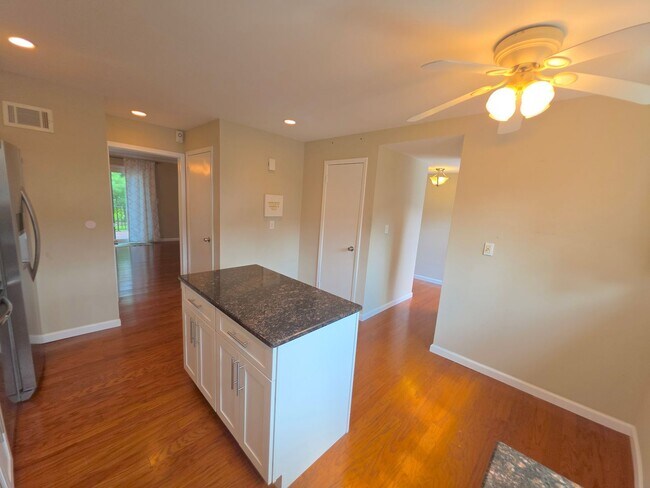 Building Photo - 918 Merritt Dr