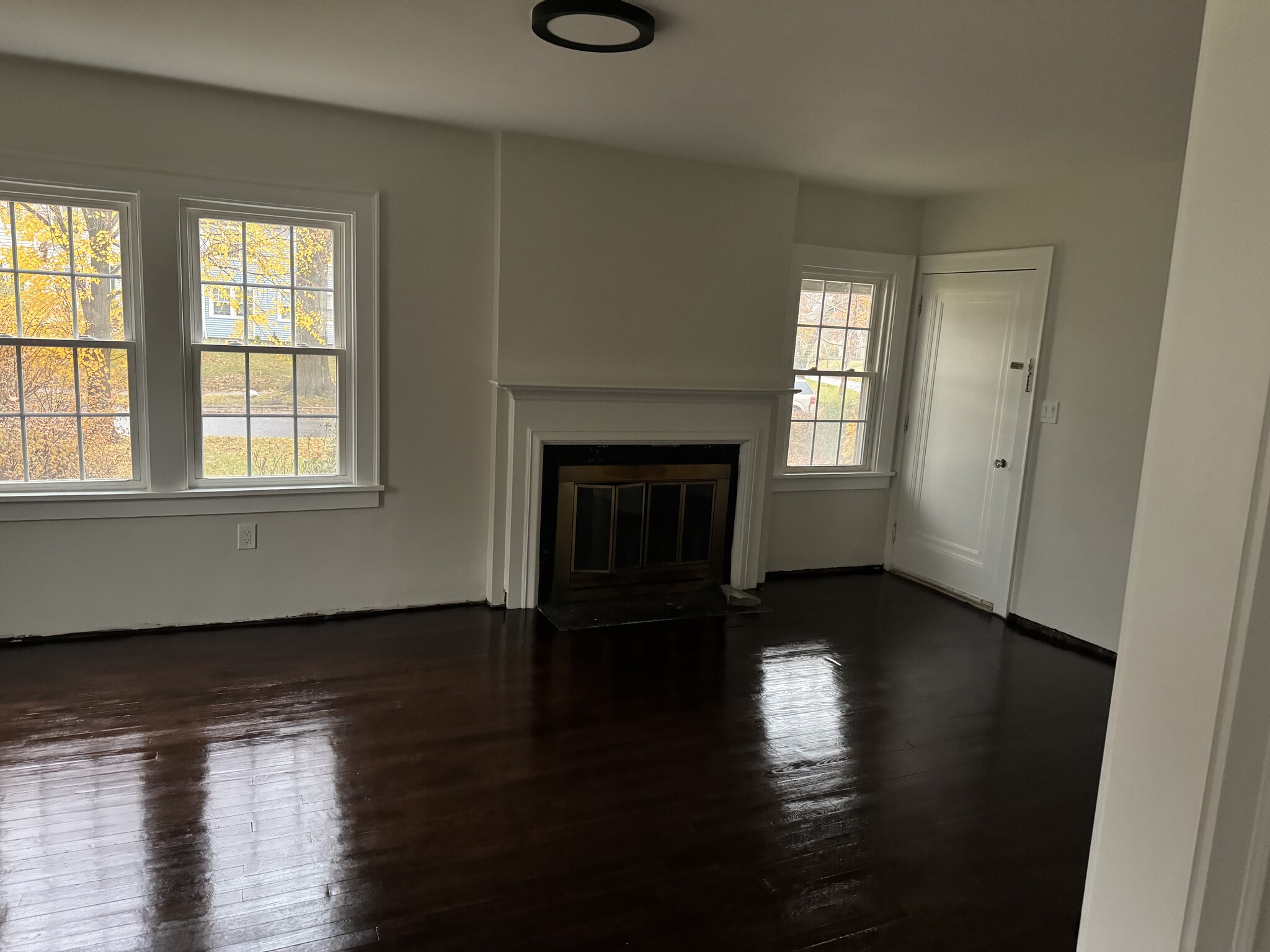 Living Room - 17107 Kenyon Rd