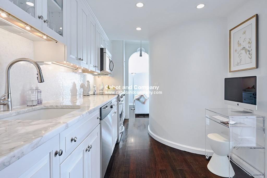 Building Photo - 124 Beacon St