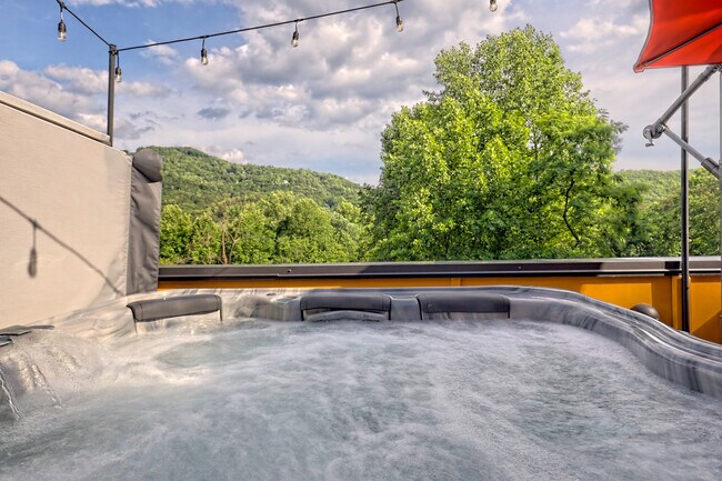 Building Photo - 122 Cannon St