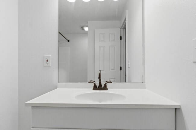 Building Photo - 17 Timberwood Ct