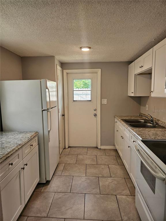 Building Photo - 5302 Oakwood Ct
