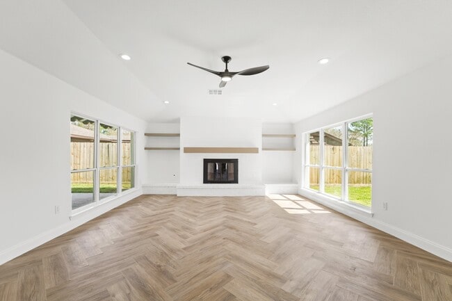 Building Photo - 10722 Lynbrook Dr