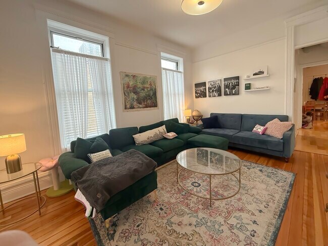 Building Photo - 1539 N Wells St