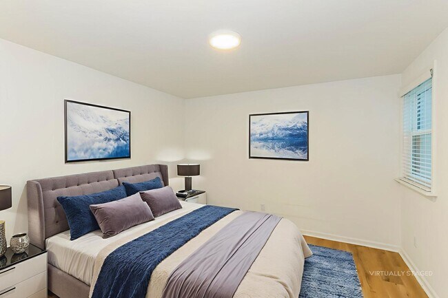 Building Photo - One Month Free ~ 1 bed/1 bath on King St.