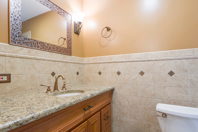 Building Photo - 1301 N Northwest Hwy