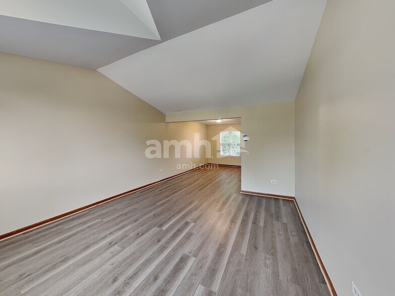 Building Photo - 3826 Hennepin Ct
