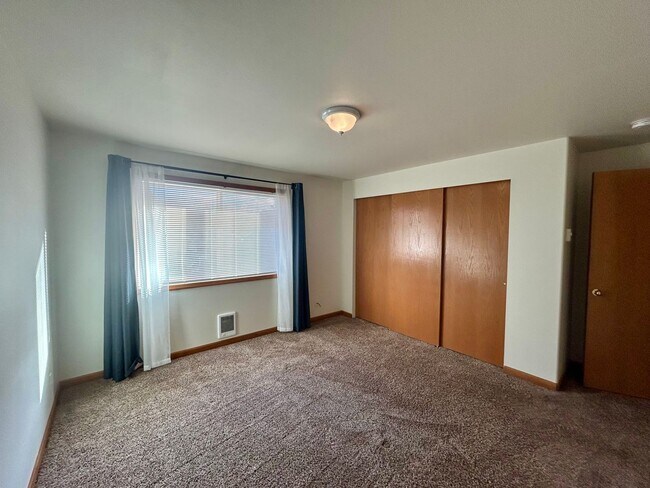 Building Photo - 4241 Wintergreen Ln