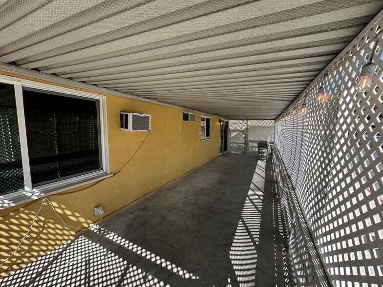 Building Photo - 1711 Holly Dr