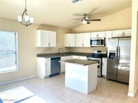 Building Photo - 704 NE 2nd Pl