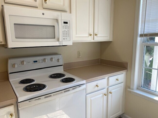 Building Photo - Condo in Holton Place