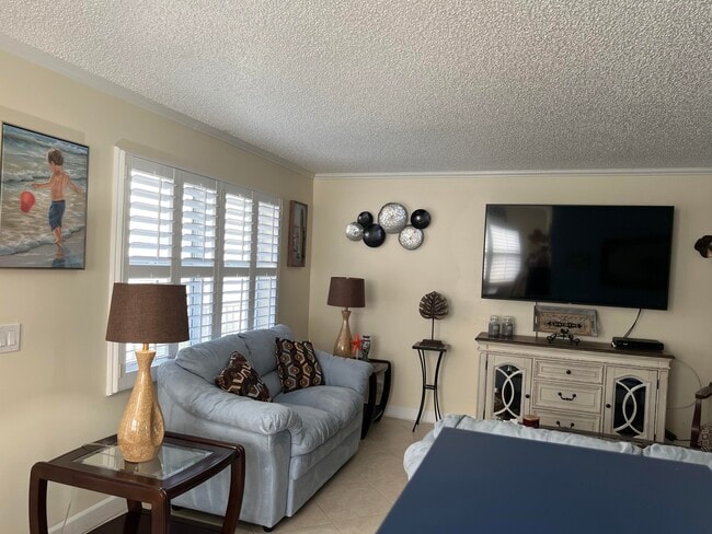 Building Photo - 183 Normandy Ln