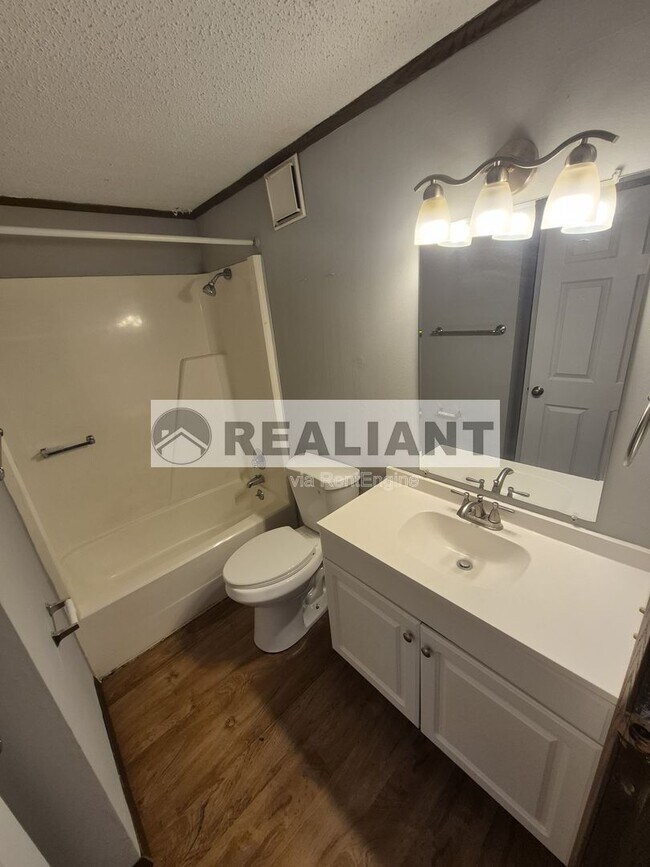 Building Photo - 406 Amhurst Dr
