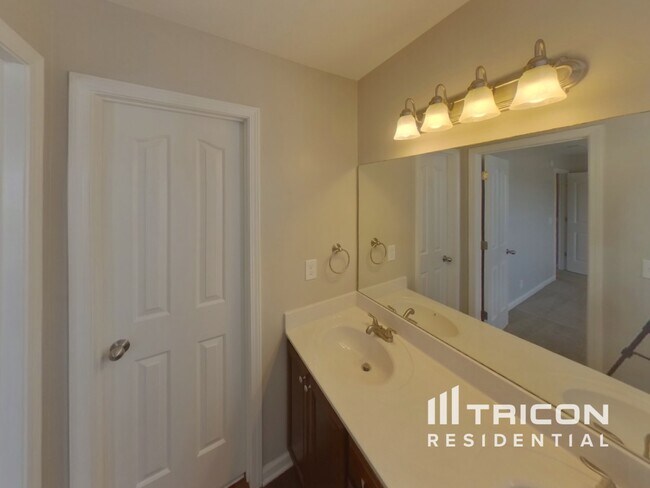 Building Photo - 820 Chickamauga Dr