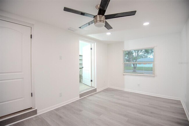 Building Photo - 6440 Greylynne St