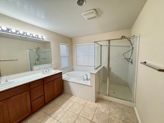 Building Photo - 2581 Tampico Dr