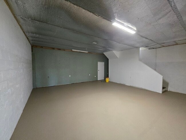 Building Photo - 6013 Bates Pike SE