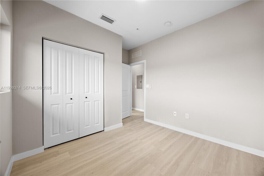 Building Photo - 630 NE 166th St