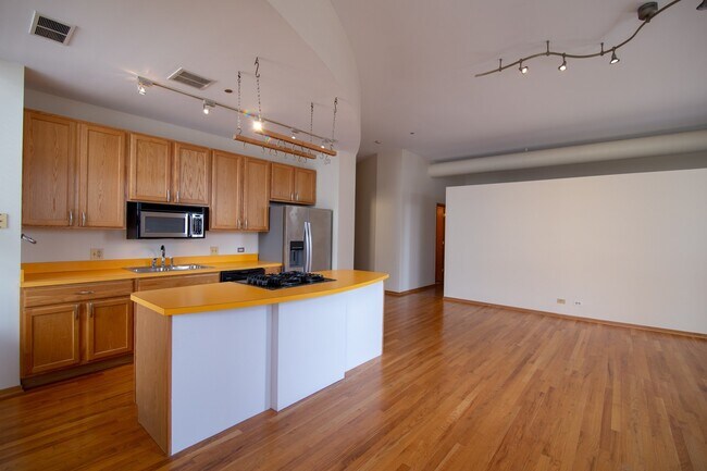 Building Photo - 910 S Michigan Ave