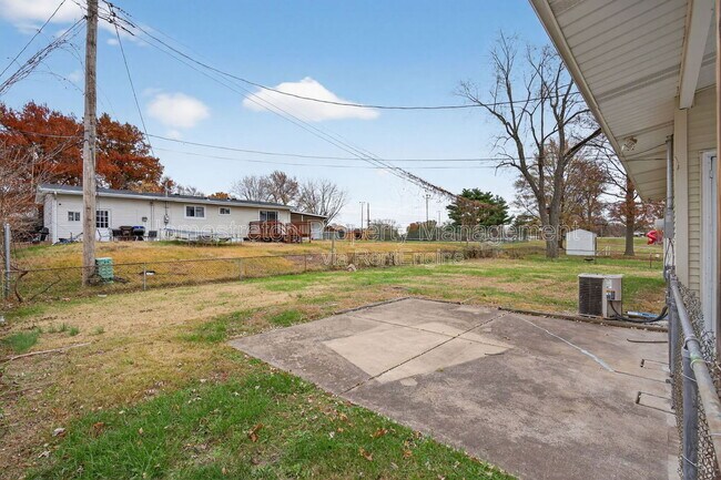 Building Photo - 2 Canary Ct