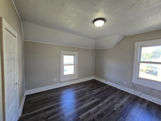 Building Photo - 437 Riehl St