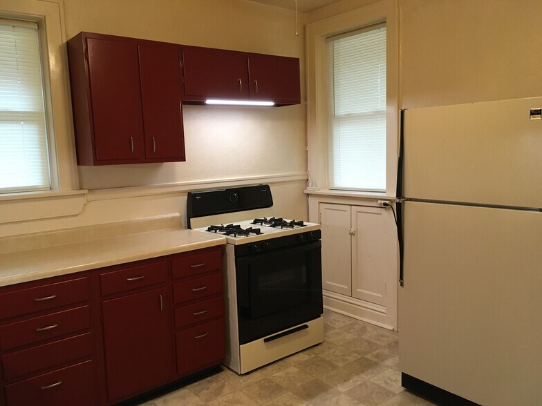 Kitchen - 4973 Tholozan Ave