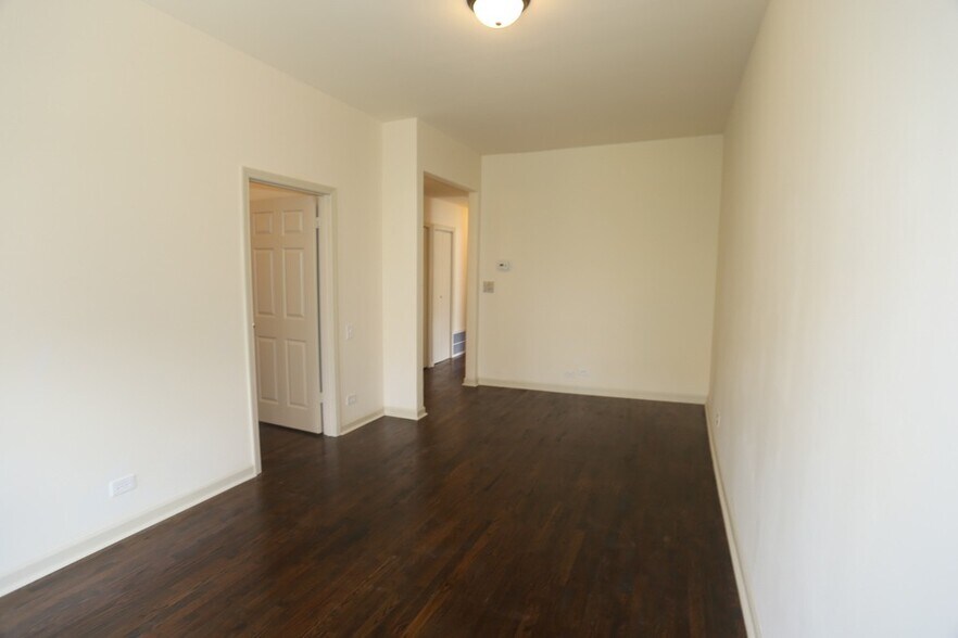 Building Photo - 1315 W Leland Ave