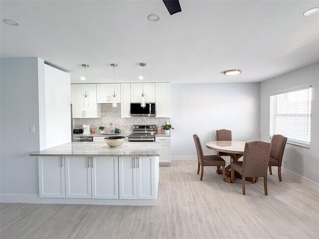 Building Photo - 4541 N Ocean Dr