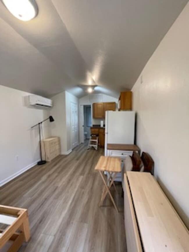 Building Photo - Tiny House on South Walnut Street