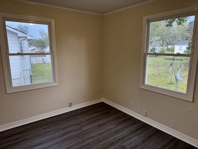 Building Photo - 305 Miller Blvd