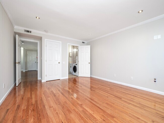 Building Photo - 2 Cypress Ln