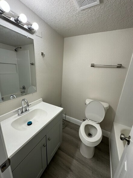 Building Photo - 1172 Calle Del Rey