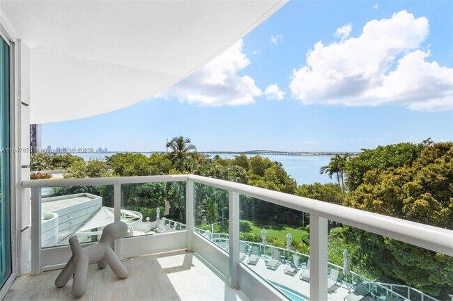 Building Photo - 2127 Brickell Ave
