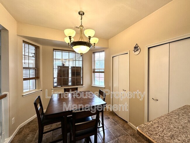 Building Photo - 1116 Fern Ln