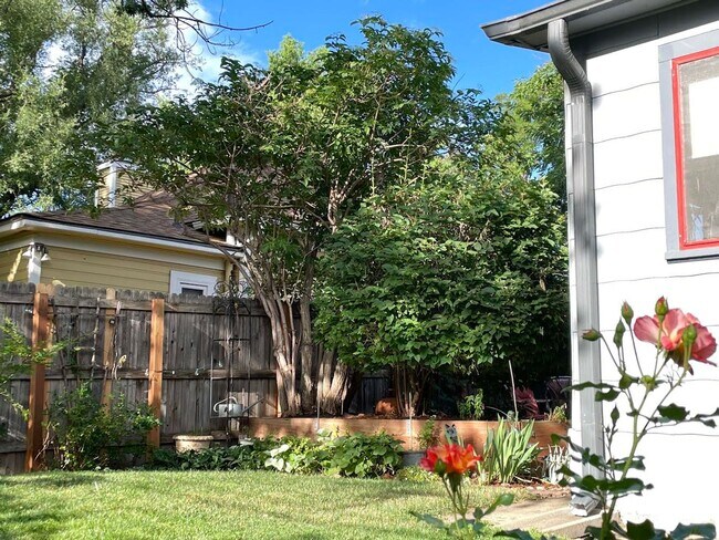 Building Photo - Charming Furnished Home in Downtown Boulder