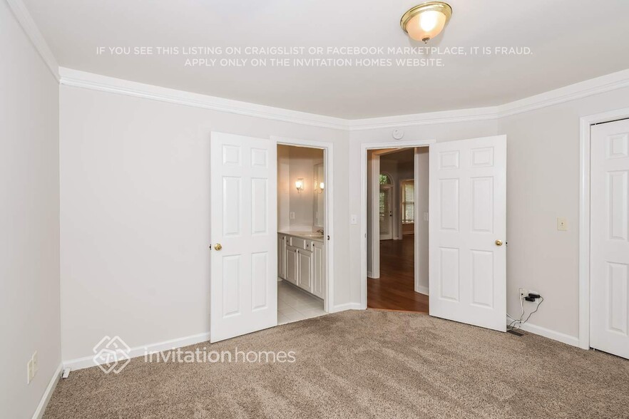 Building Photo - 2196 Woodbriar Dr