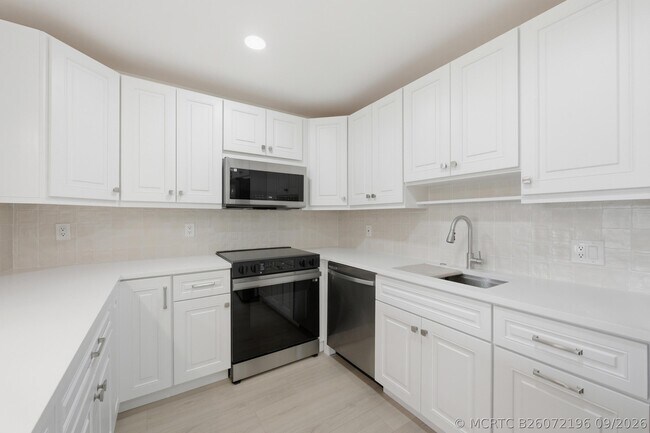 Building Photo - 670 Monaco Ct