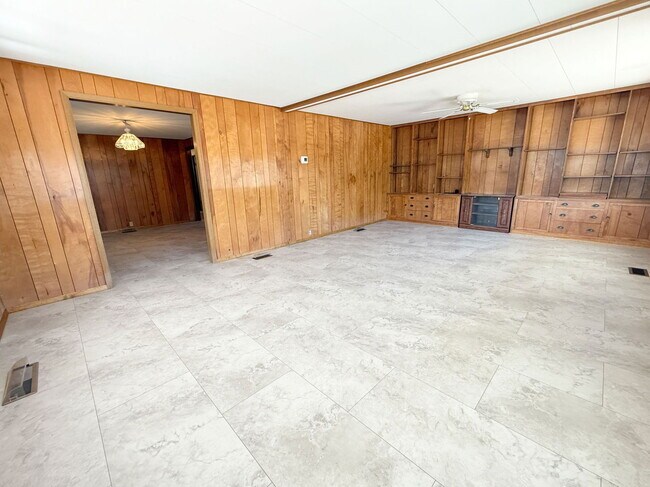 Building Photo - 10675 N Kilimanjaro Ave