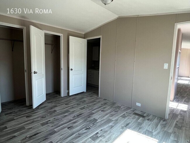 Building Photo - 1630 Via Roma Dr
