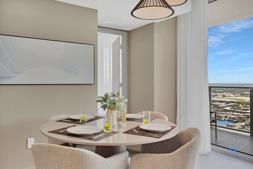 Building Photo - 4010 S Ocean Dr