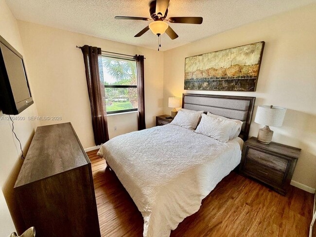 Building Photo - 5155 Europa Dr