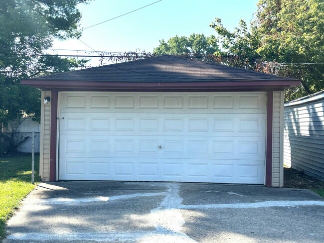 Building Photo - 7034 Yacht Ave