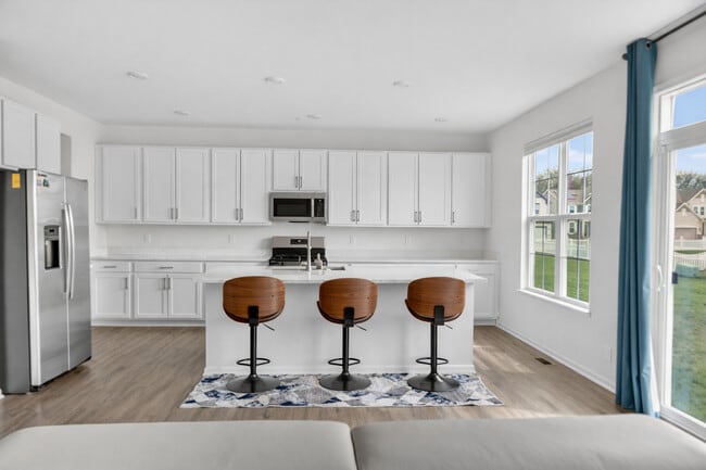 Building Photo - 395 S Pointe Ave