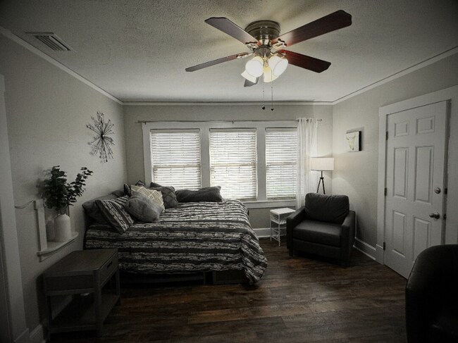 Building Photo - 317 De Soto St