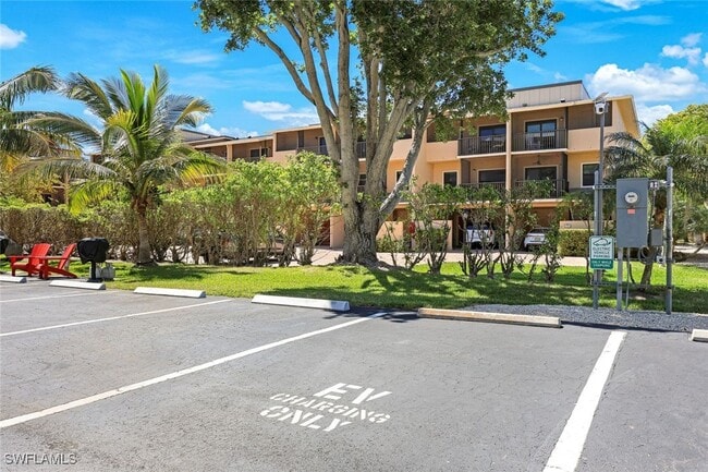 Building Photo - 1141 S Collier Blvd