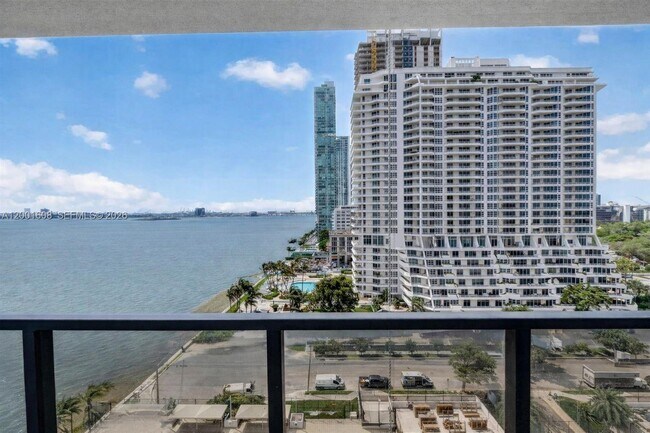 Building Photo - 600 NE 36th St