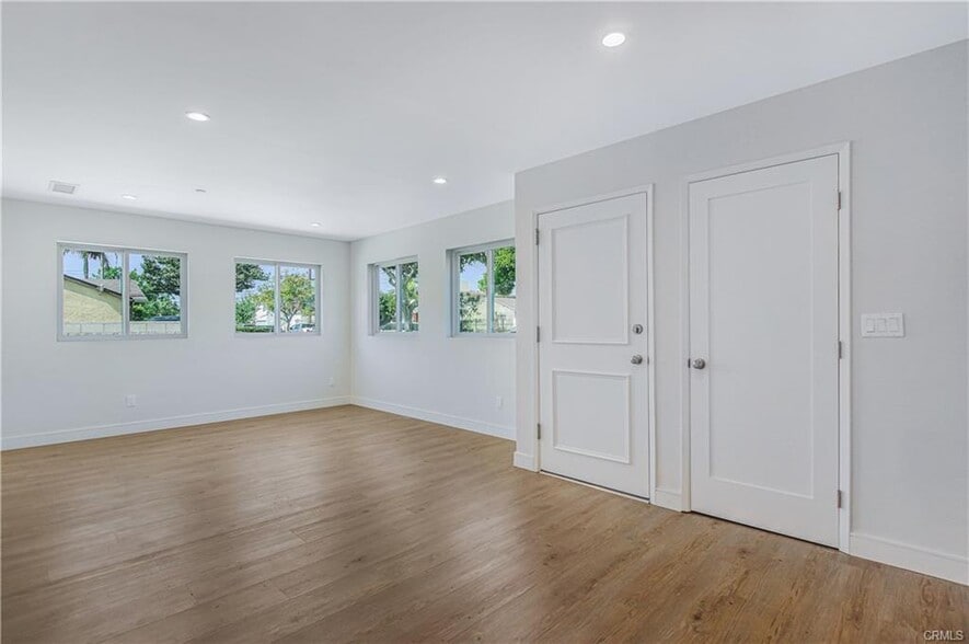 Building Photo - 3920 W 108th St