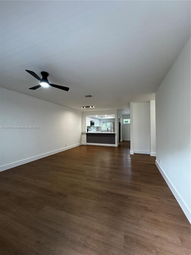 Building Photo - 1460 SW 24th Ct