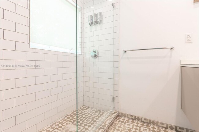 Building Photo - 523 NE 68th St